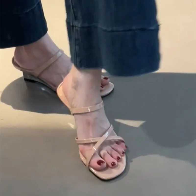 2025 New Fashion French Wedge Crossover Slipper Open Toe Temperament High Heel Sandals for Women Elegant K260311
