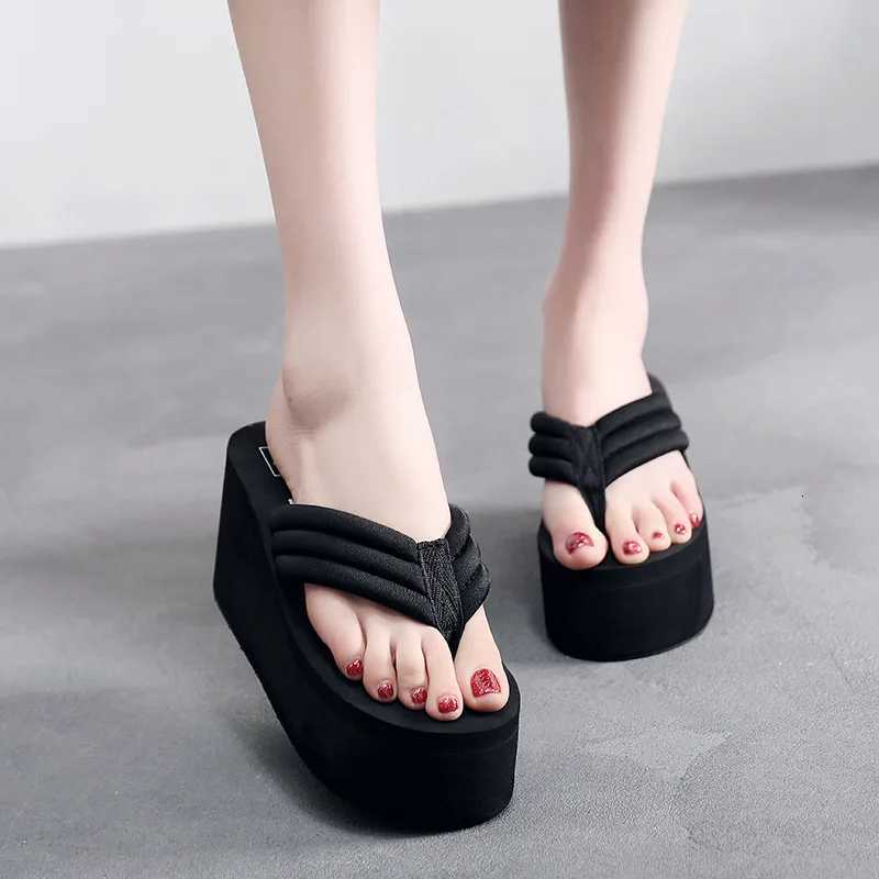 2025 Summer Fashion Sponge Cake Thick Bottom Slope and Seaside Cool Scooters with Pinch Feet High Heels Flip flops K260311