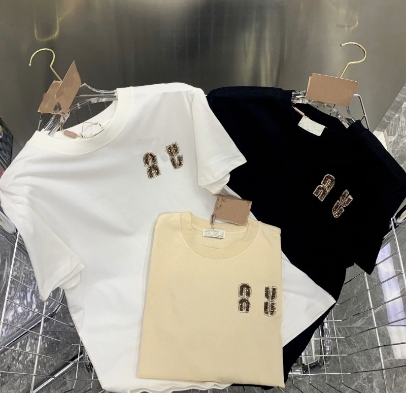 Summer women's clothing designer jumpsuit Luxury jumpsuit T-shirt Short sleeves Heart pattern on chest Round neck Men's and women's universal loose T-shirt