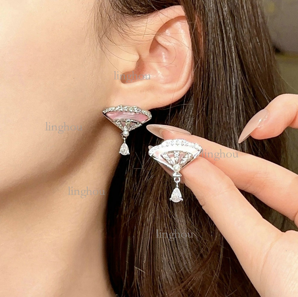 2026 Retro Scallop Mother Of Pearl Designer Necklace Luxury Brand Women's Jewelry Fashion Palace Style Pink Fan Earrings Trendy Accessories Whole