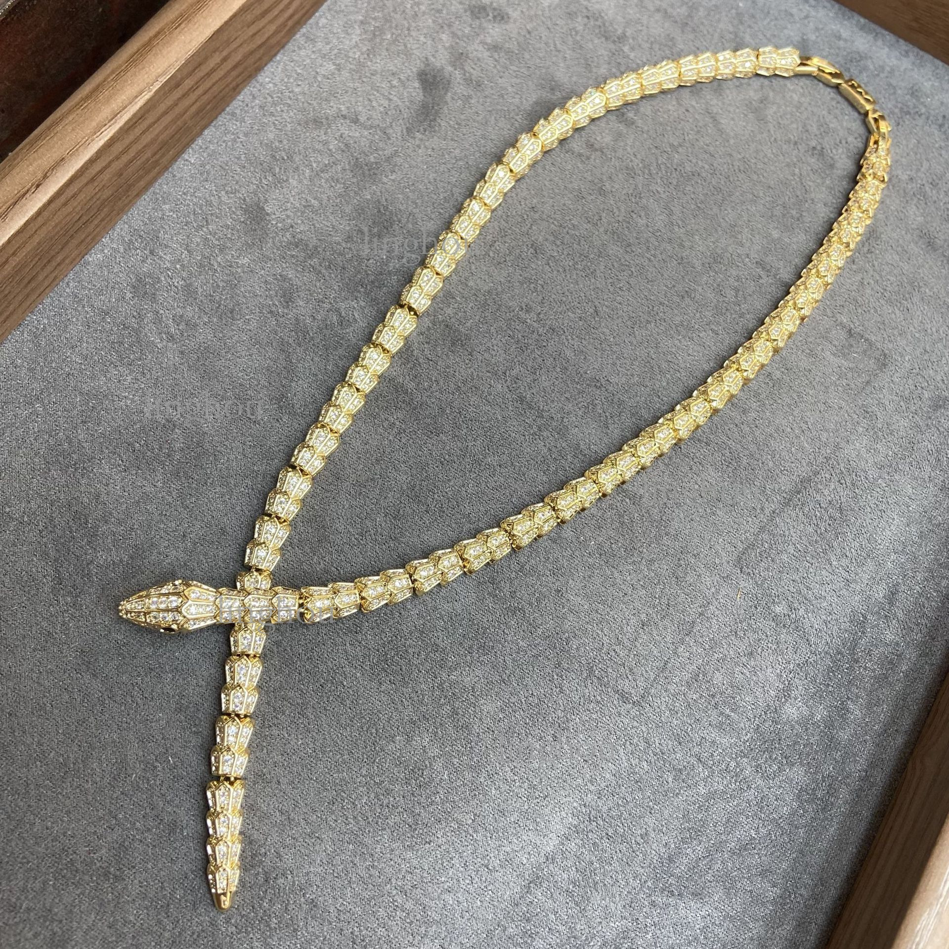 2026 Full Diamond Designer Necklace Luxury Women's Jewelry Fashion Snake Tail Snake Bone Gold-plated Necklace Super Bright High-end Texture Colla