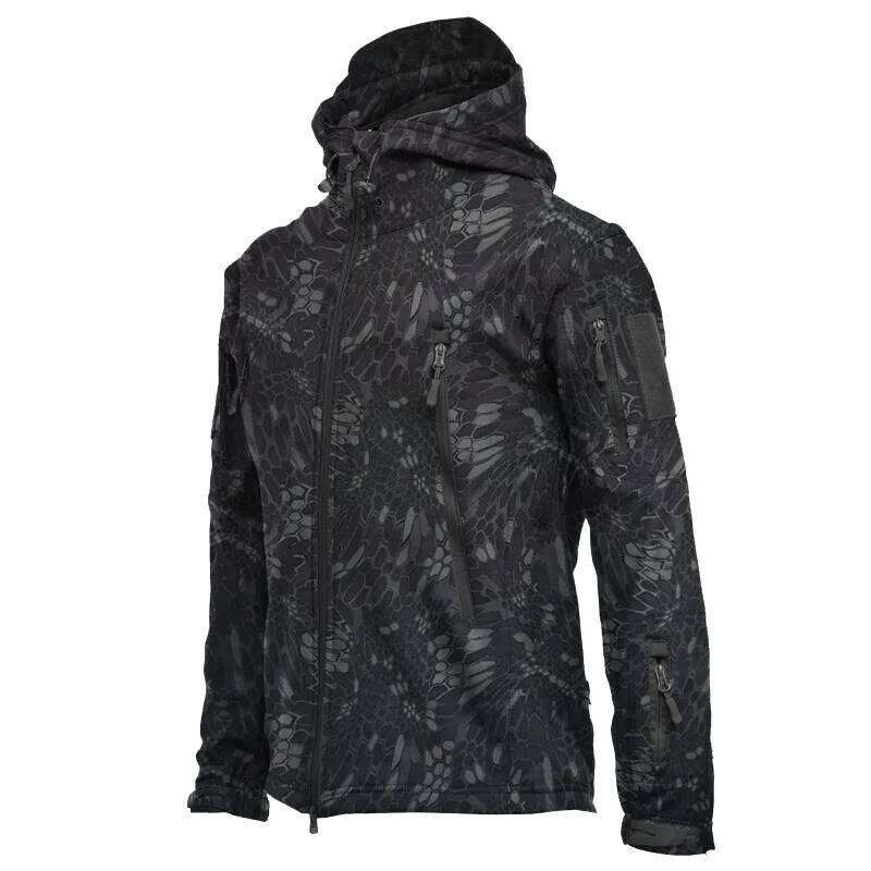 new Tactical Jacket Men Combat Soft Shell Jackets Techwear Windproof Waterproof Breathable Fleece Thermal Hooded Coats 26H0311