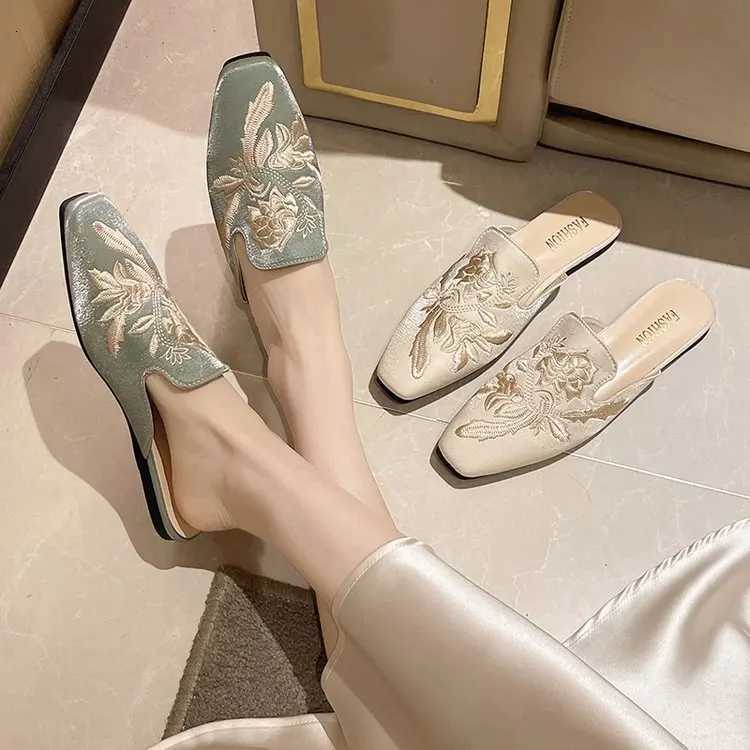 Womens mules summer footwear flats Chinese style floral patterns elegant sandals low-heeled designer styles K260311