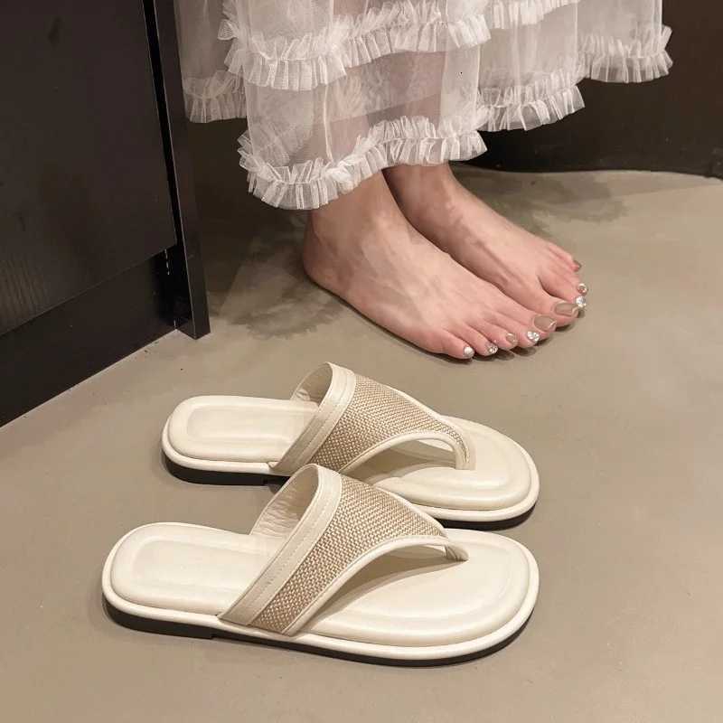2025 Pu Leather Flat Heels Flip Flops Women Lightweight Clip Toe Soft Sole Woman Summer Non Slip Beach Sandals Female K260311