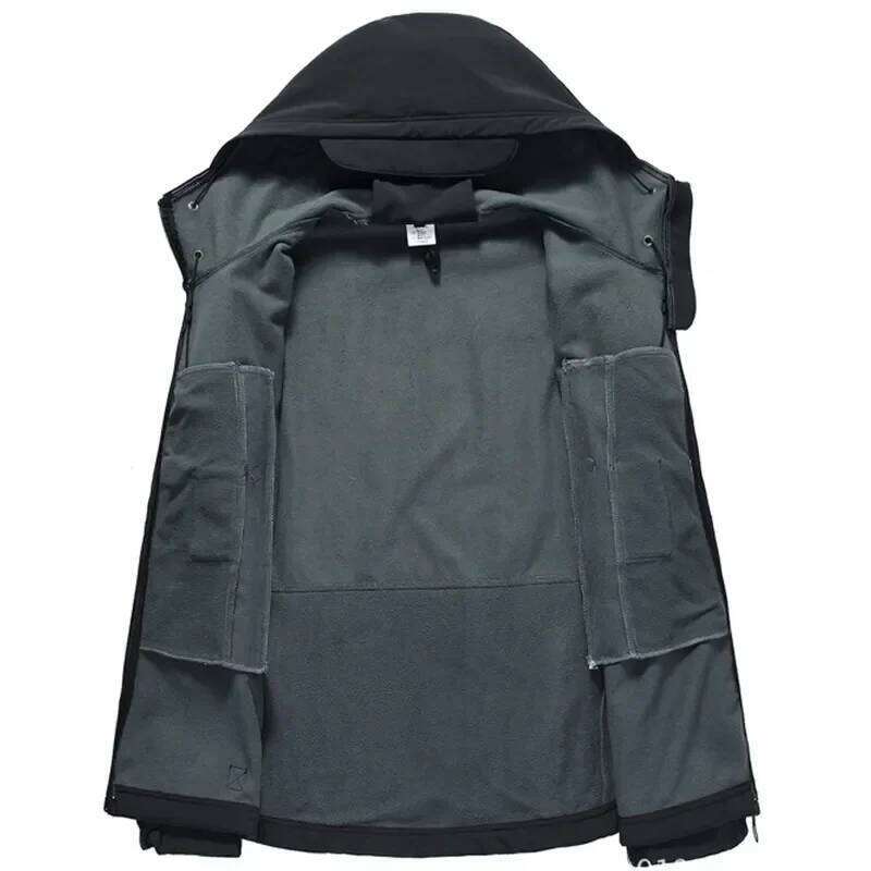 new Tactical Jacket Men Combat Soft Shell Jackets Techwear Windproof Waterproof Breathable Fleece Thermal Hooded Coats 26H0311