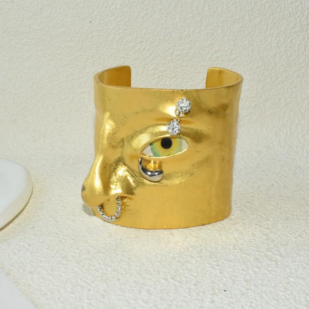 Vintage Metal Face n Cuff Bracelet For Women Fashion Jewelry Gorgeous Girls Hand Open Bracelet Accessories 1PC 260302