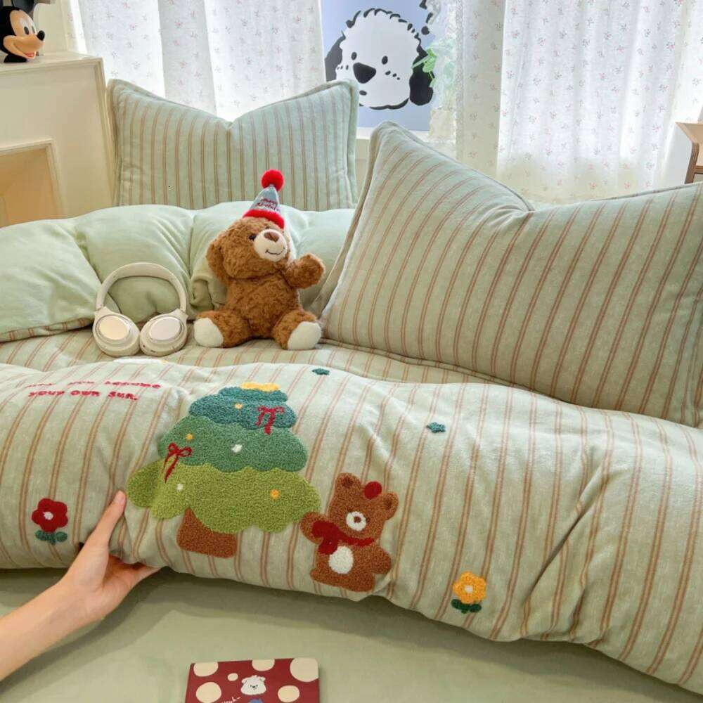 Cartoon Towel Embroidery Bedding Winter Warm Soft Thickened Milk Velvet Four-Piece Set Home Quilt Cover Bed Sheet Pillowcase H260311