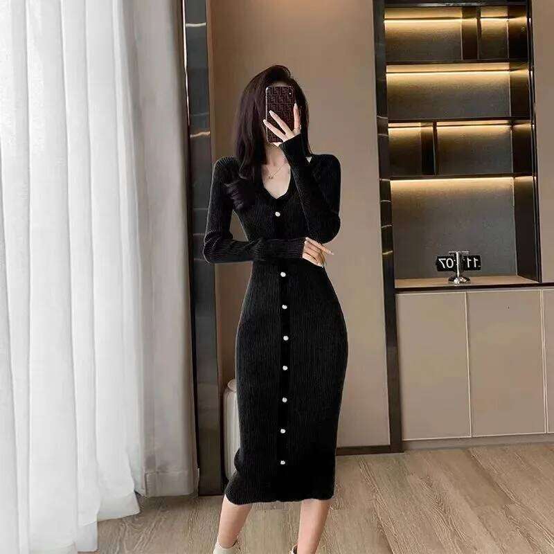 Women's Autumn Winter Hip-hugging V-neck Knitted Dress Slim-fitting Mid-length Bottoming Skirt with Coat Z260311