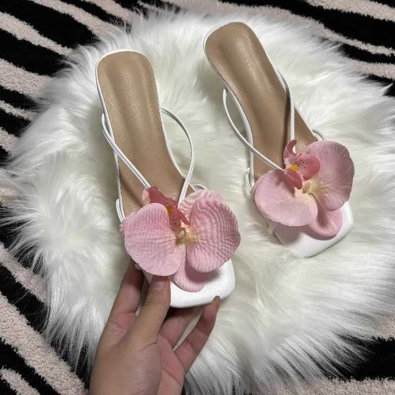 Phalaenopsis Orchid Resort Style High-Heeled Sandals 2025 Summer New Floral Fashion Beach Sandals K260311