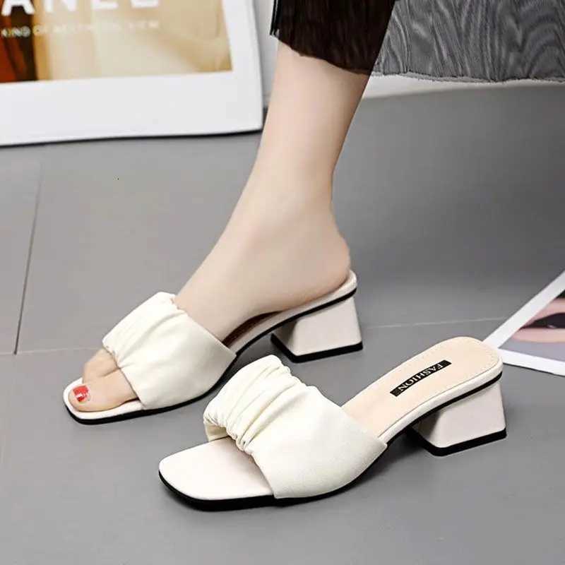 2025 new Korean version high-heeled sandals for women with thick heels a straight drag and a mid heeled shoe for women K260311