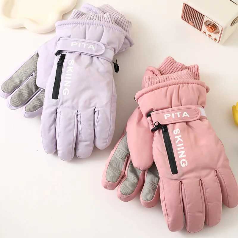 Womens winter ski gloves with a fleece lining for warmth windproof and waterproof slip-resistant and durable M260311