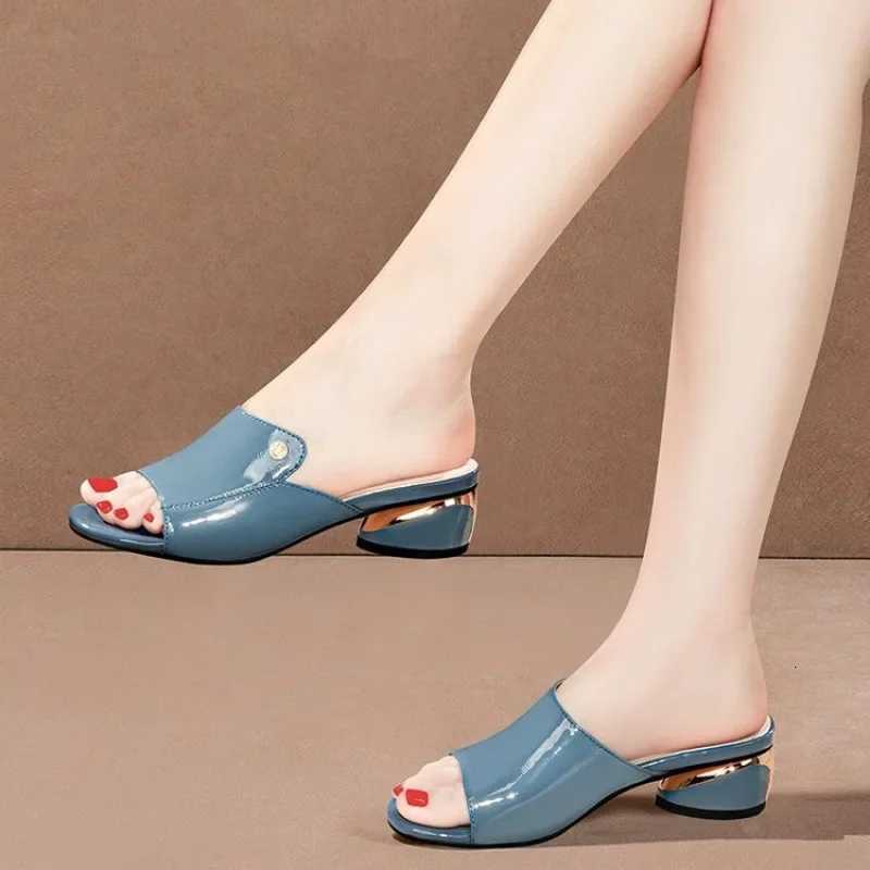 Chinelos de couro macio PU feminino sandlias confortveis sapatos sensuais vermelho adequado para meninas nova moda K260311
