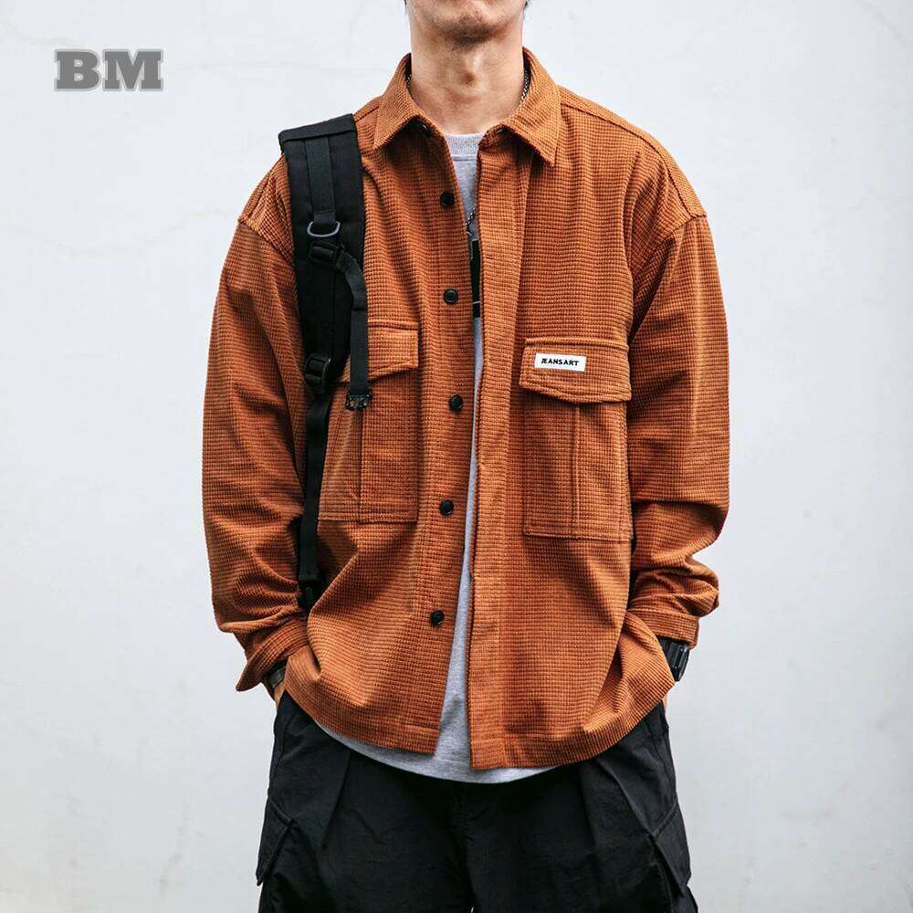 Japanese Vintage Waffle Cargo Shirt Men Clothing Korean Fashion Streetwear Trendy Coat Plus Size Harajuku Casual Black Lapel Top 26Y0311