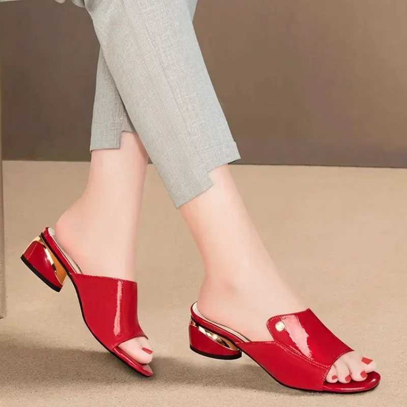 Chinelos de couro macio PU feminino sandlias confortveis sapatos sensuais vermelho adequado para meninas nova moda K260311