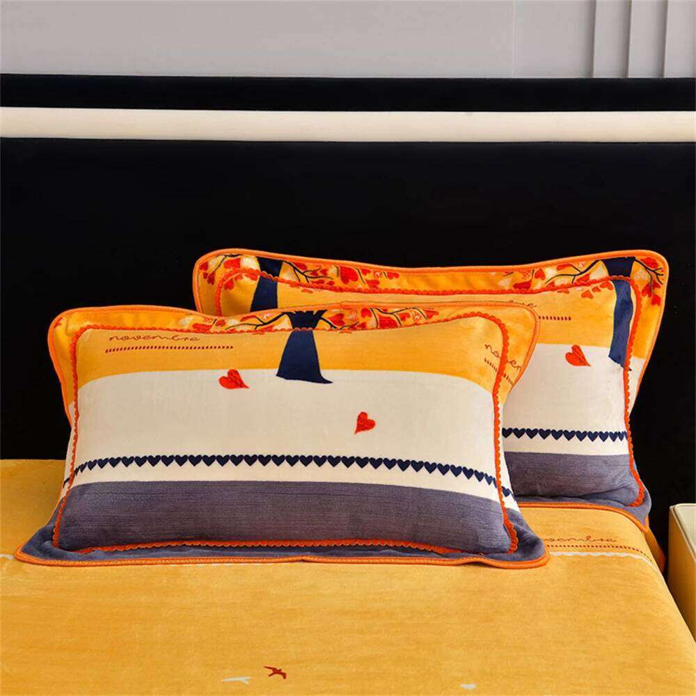 Light Milk Four-Piece Set Winter Thickened Quilt Warm Fleece Anti-static Duvet Cover Bed Sheet Bedding Sets H260311