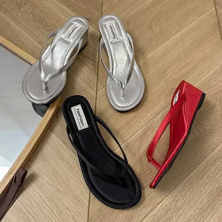 House Platform Low Shoes Woman 2025 Pantofle On A Wedge Rubber Flip Flops New Summer Hawaiian Rome Elegant Silk Hoof He K260311