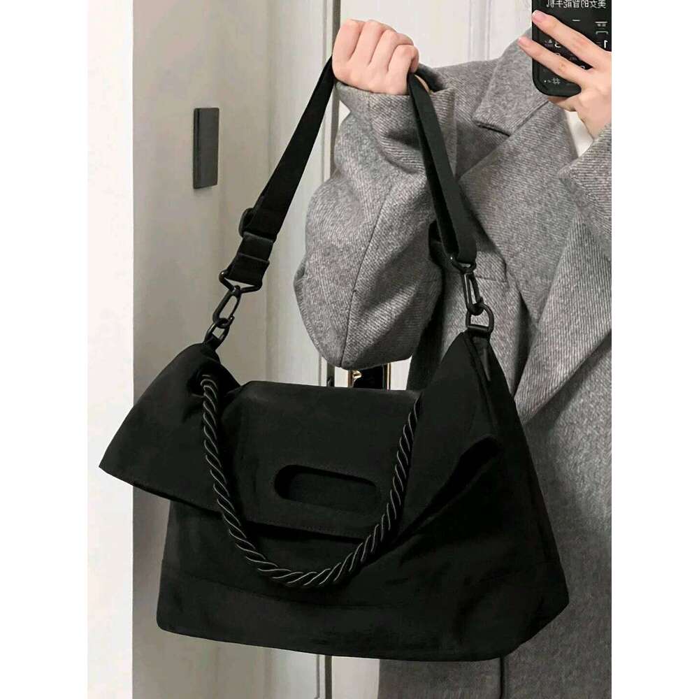 Women's 2023 Shoulder Handbags Fashion Luxury Designer Nylon Tote Bag Women Large Capacity SimpleTravel Black Messenger Bags XJ260311