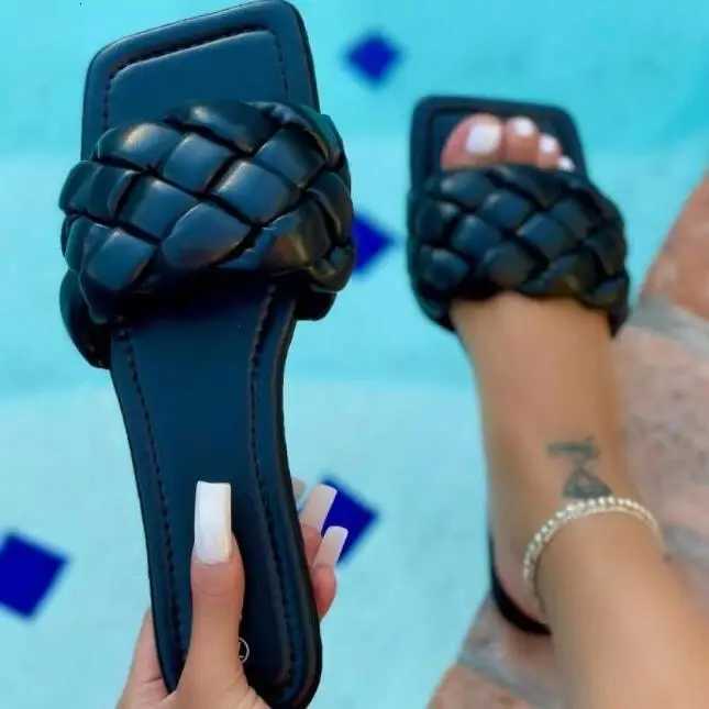 2024 summer women new square head flat bottom woven in-line womens large size beach sandals/ all-match leisure K260311