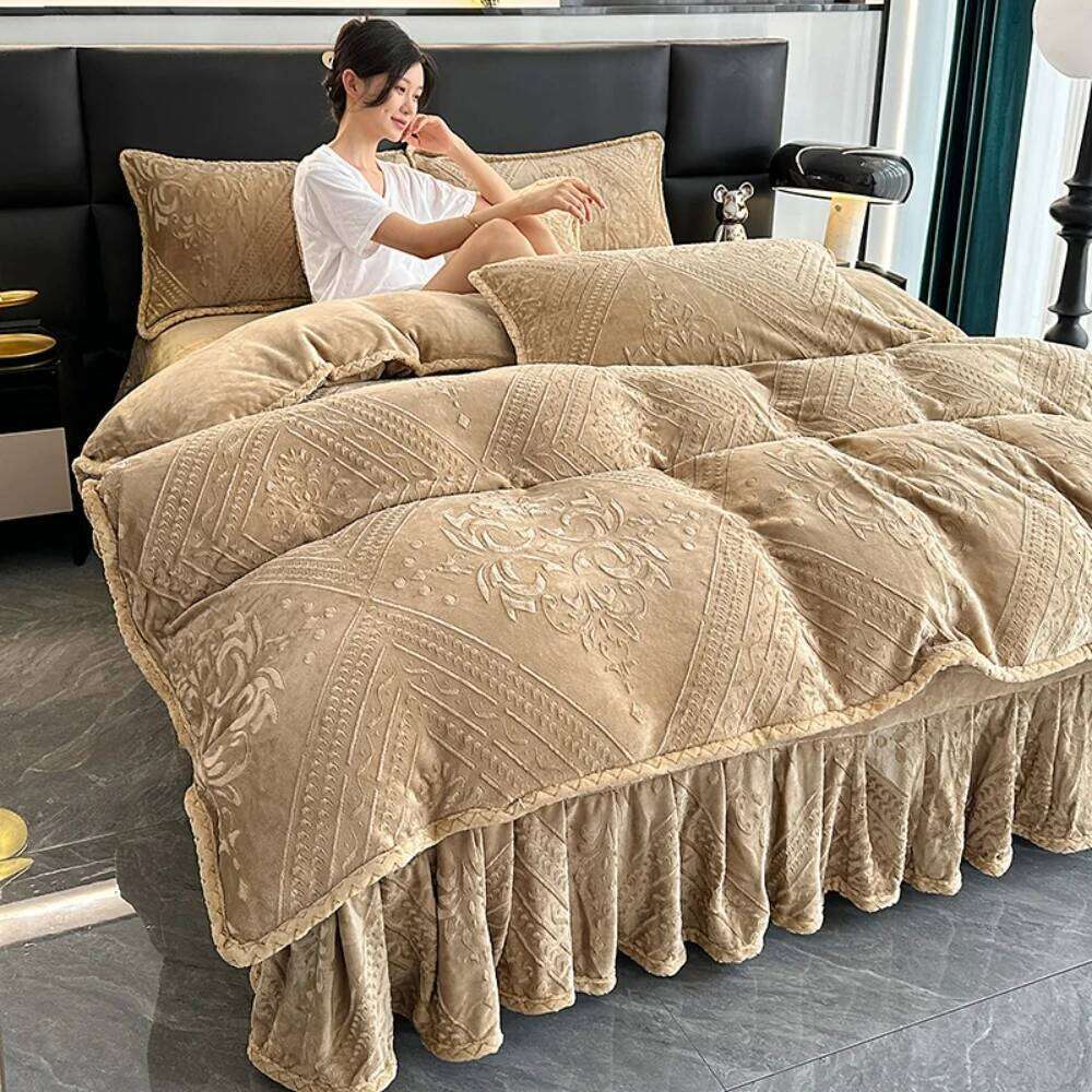 Thickened Milk Four-Piece European Style Winter Warm Bedding Set Soft Carved Velvet Quilt Cover Pillowcase Bed Skirt H260311
