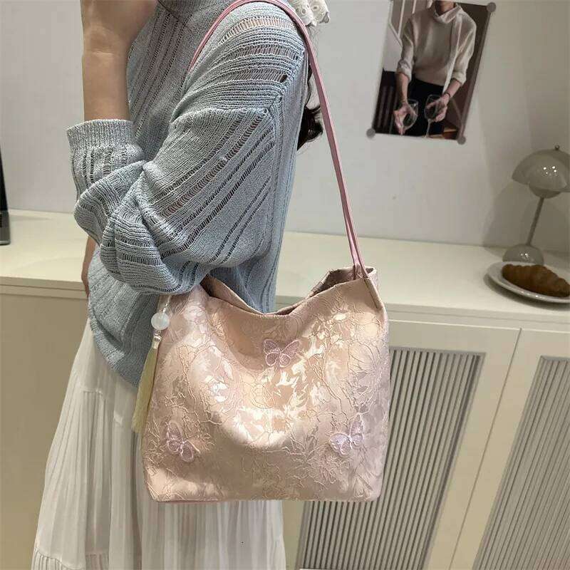 Lace Butterfly Women's Shoulder Bag Large Capacity Ladies Casual Tote Underarm Bags Female Retro Handbags with Tassel Pendant XJ260311