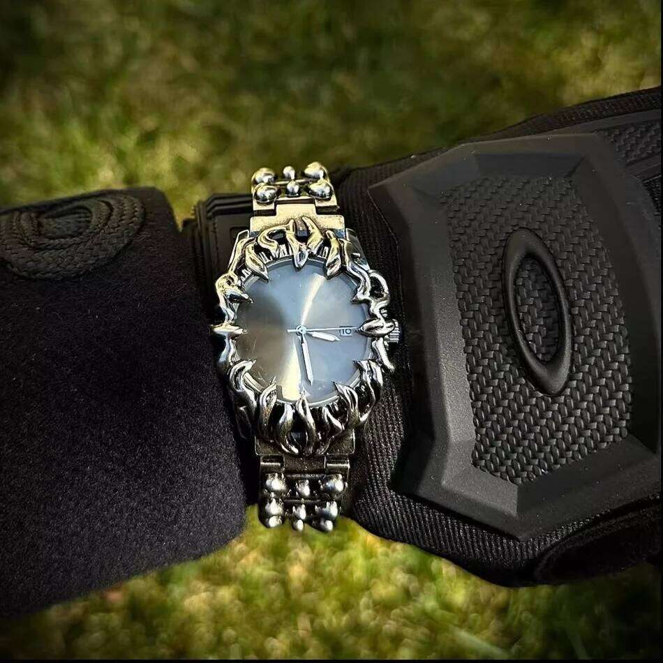 Men's Classic Retro Claw Alabaster Y2K Watch for Men European American Fashion Cool Alien Advanced Design Quartz Watches