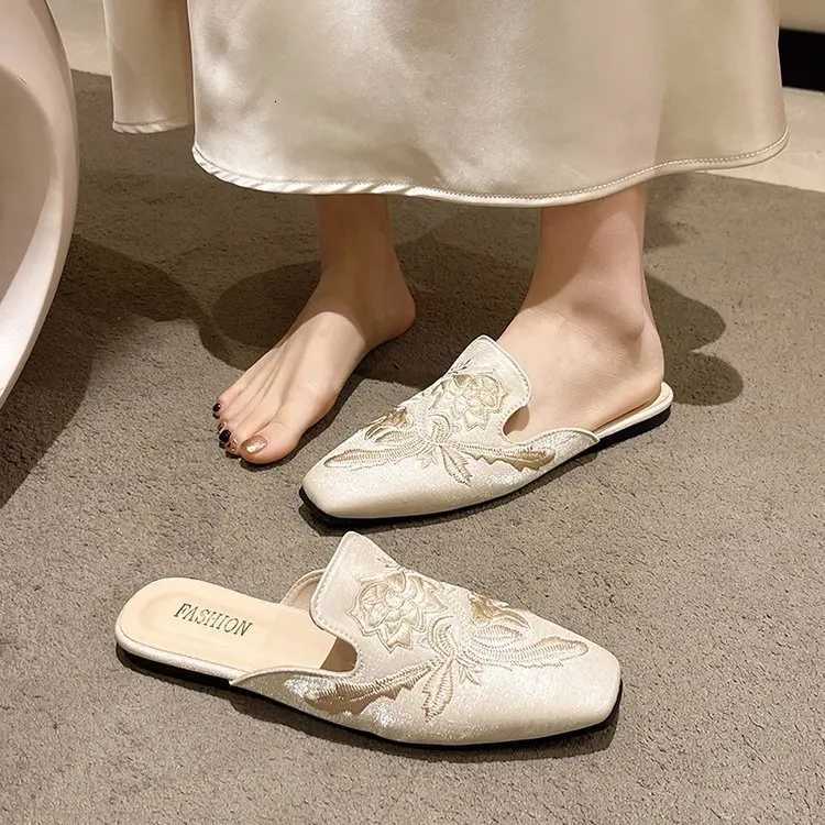 Womens mules summer footwear flats Chinese style floral patterns elegant sandals low-heeled designer styles K260311