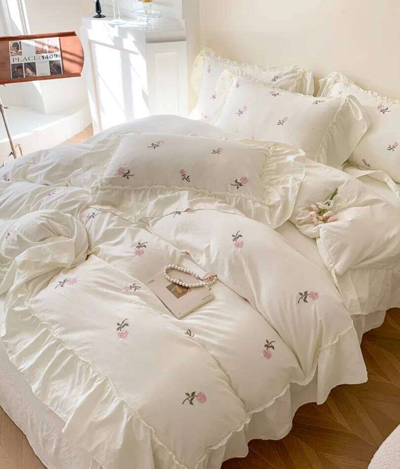 3pcs Rose Embroidered Duvet 1*Duvet Cover + 2*Pillowcase, Without Core, Princess Style Lace Bedding Set H260311