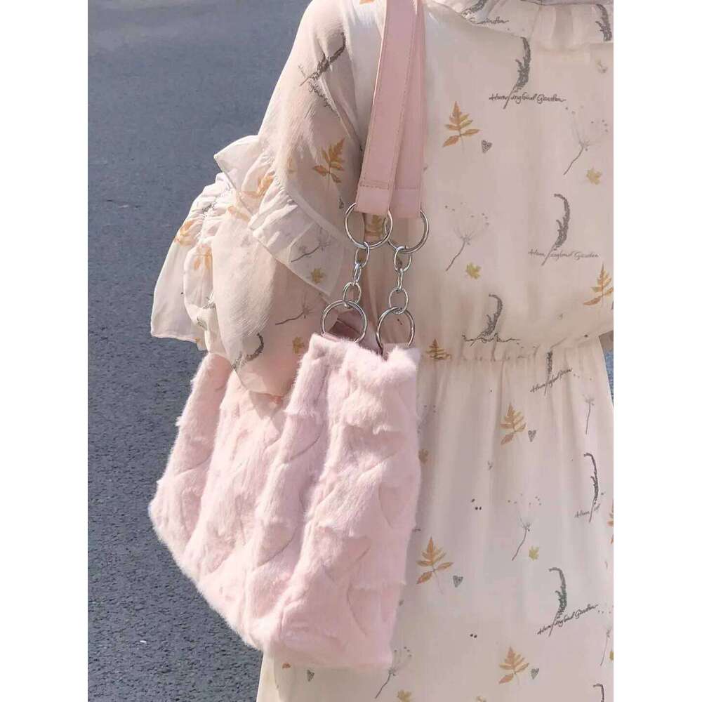 Sweet Love Heart Purse Women's Furry Tote Bags Winter Fashion Ladies Faux Fur Handbags Elegant Female Soft Plush Shoulder Bag XJ260311