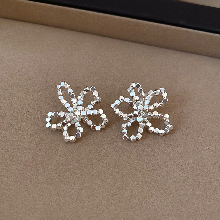Silver needle hollow flower stud earrings, minimalist style, unique trendy, fashionable and versatile, niche high-end earrings - view 8