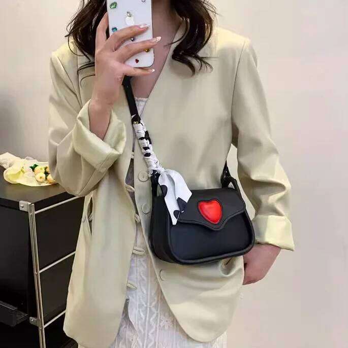 Cute Love Heart Women's Small Square Shoulder Bags Fashion Female Messenger Bag Simple Ladies Crossbody Purse Handbag with Scarf XJ260311