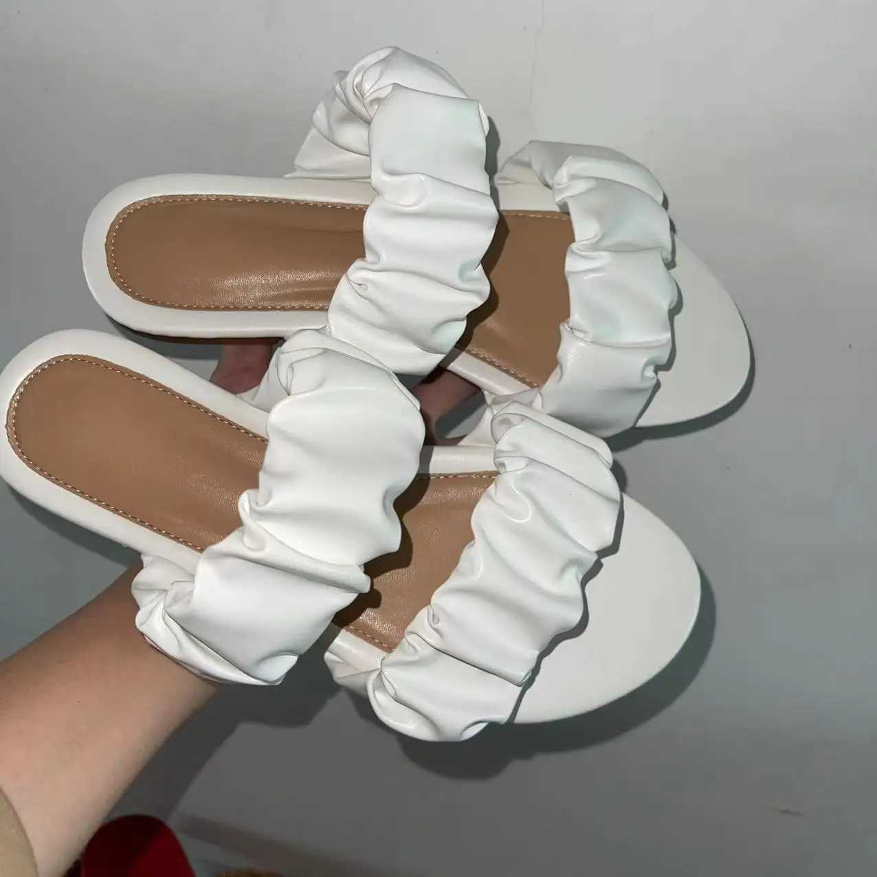 2024 womens summer new double-layer leather sandals pleated flat bottomed womens outdoor beach outdoor slippers K260311