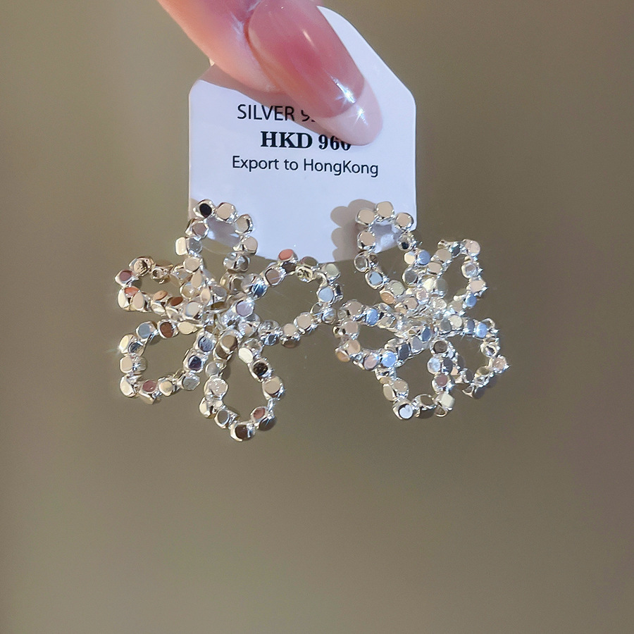 Silver needle hollow flower stud earrings, minimalist style, unique trendy, fashionable and versatile, niche high-end earrings - view 6
