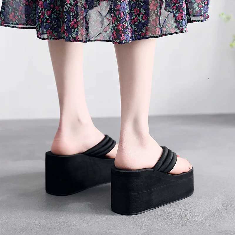 2025 Summer Fashion Sponge Cake Thick Bottom Slope and Seaside Cool Scooters with Pinch Feet High Heels Flip flops K260311