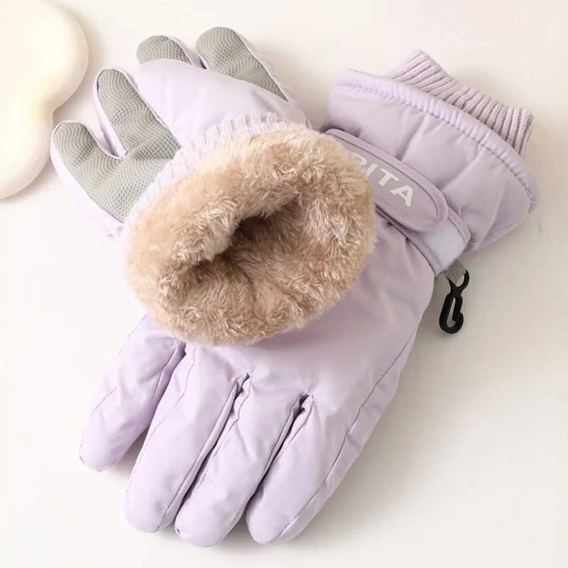 Womens winter ski gloves with a fleece lining for warmth windproof and waterproof slip-resistant and durable M260311