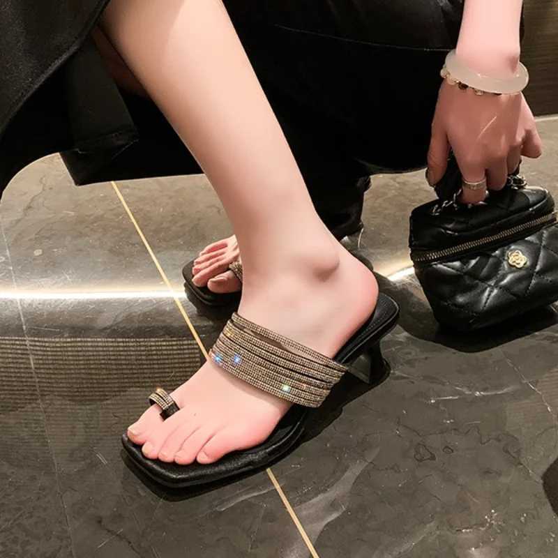 2025 New Sexy Diamond Narrow Band Square Toe Women Fashion Thin Low Heels Sandals Ladies Summer Shoes K260311
