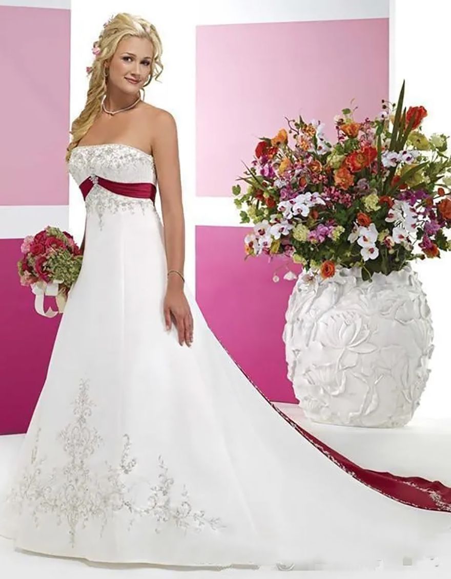 Red And White Dresses 2026 Vintage Retro Stain Lace Embroidery Strapless Backless Country Beach Bridal Garden Wedding Gown