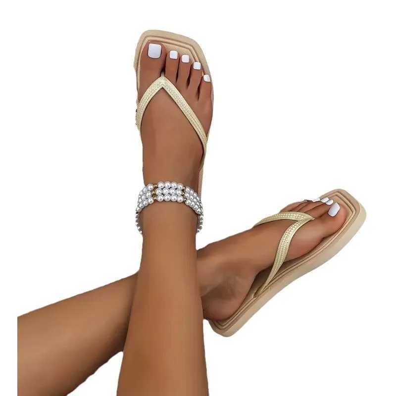 Flip flops for womens summer fashion 2025 new flat bottomed clip toe sandals beach shoes K260311