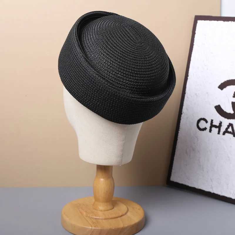 2026 New Summer Woven Paper Straw Berets Japanese Retro Artistic Painter lbox Hat Wen Circle Concave Top Straw Sun Hats X2603111
