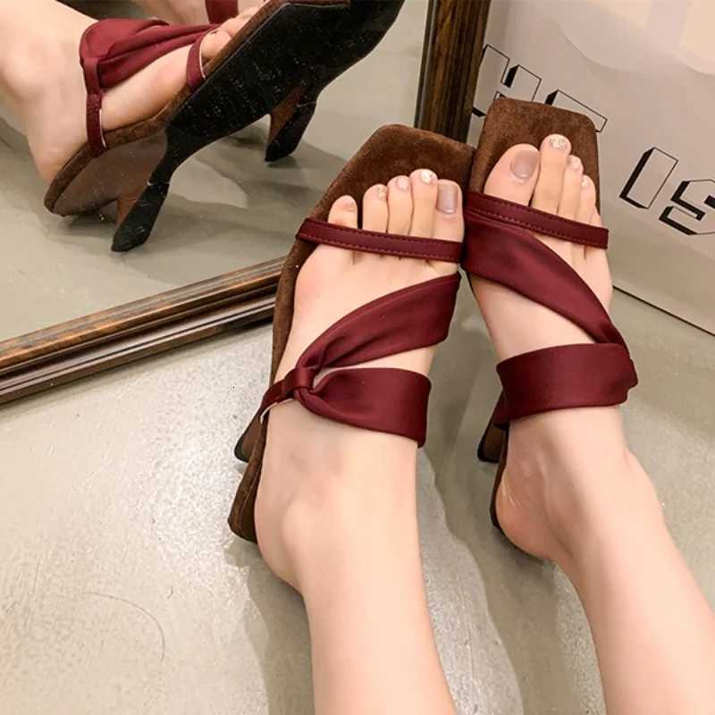 2025 New Fashion Square Head Open Toe Summer Elegant Bow Designer Opposite Heel Dress Party Zapatillas Mujer K260311