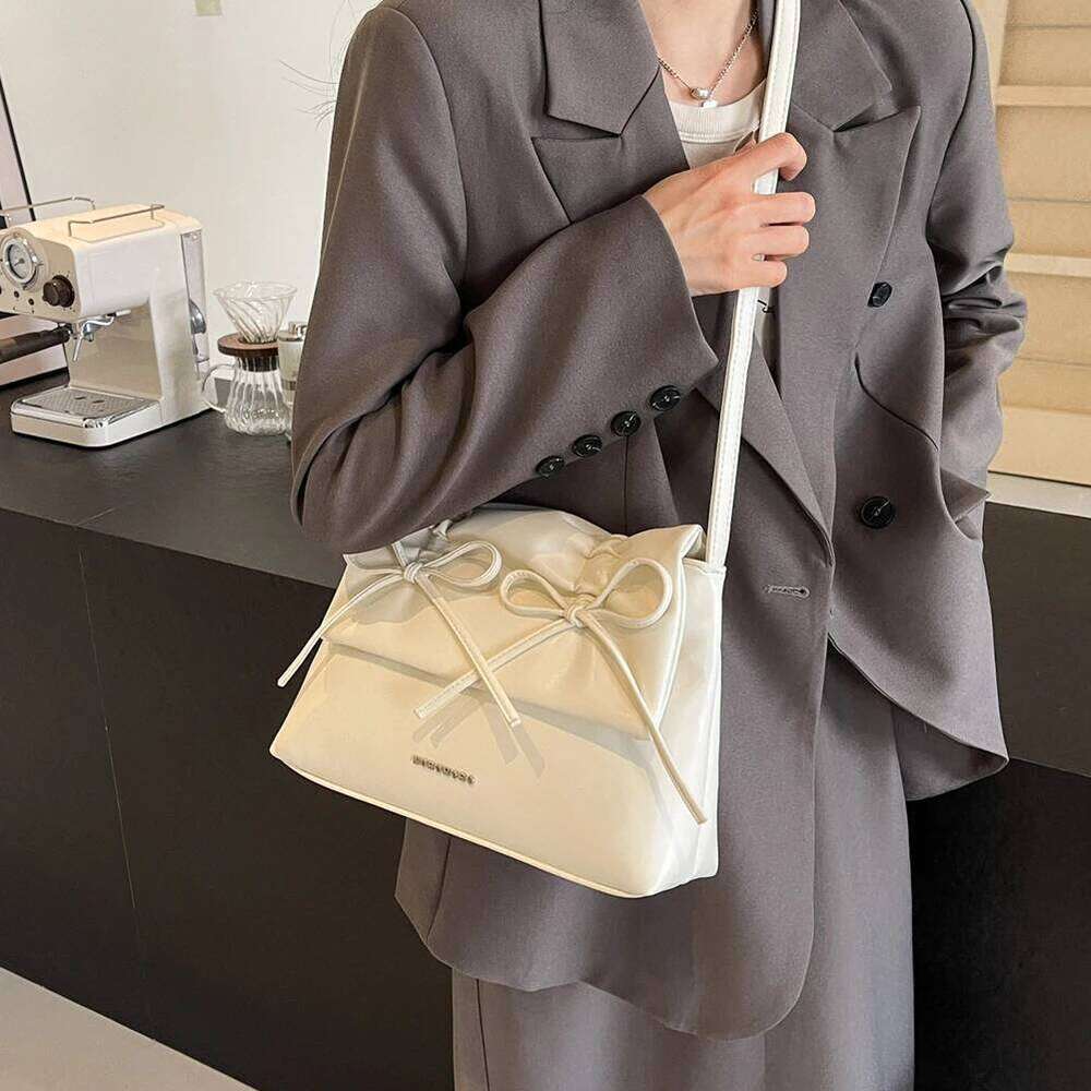 Women Bowknot Pu Shoulder Casual With Flap Cover Trendy Bag Stylish Fashion for Daily Office Use Solid Color Handbag XJ260311