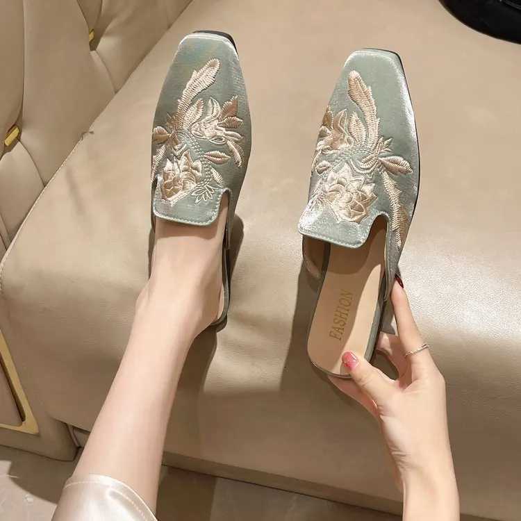 Womens mules summer footwear flats Chinese style floral patterns elegant sandals low-heeled designer styles K260311