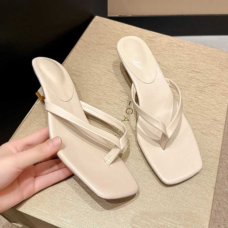 Novas Sandlias de Couro io com Cabea Quadrada para o Vero de 2025 Chinelo de Salto Gato Verstil para Uso Externo Ch K260311