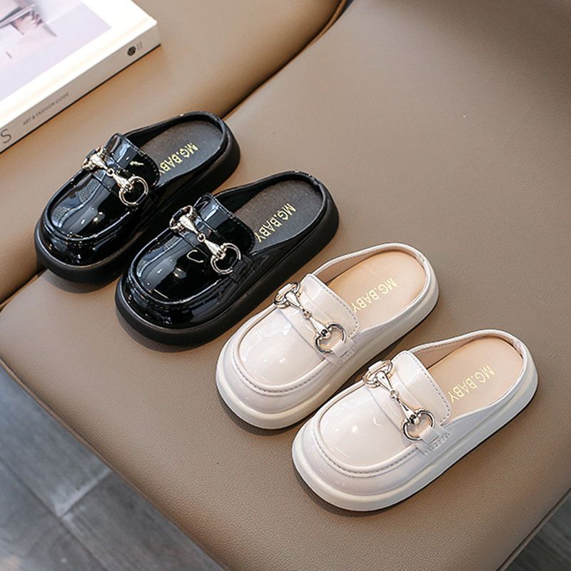 Girls Slippers Cover Toe Kids Flat Shoes Patent Leather Kidszworld Toddlers Slip on Slippers 2025 Children Barefoot Shoes Slides Size 26 - 36 K0751