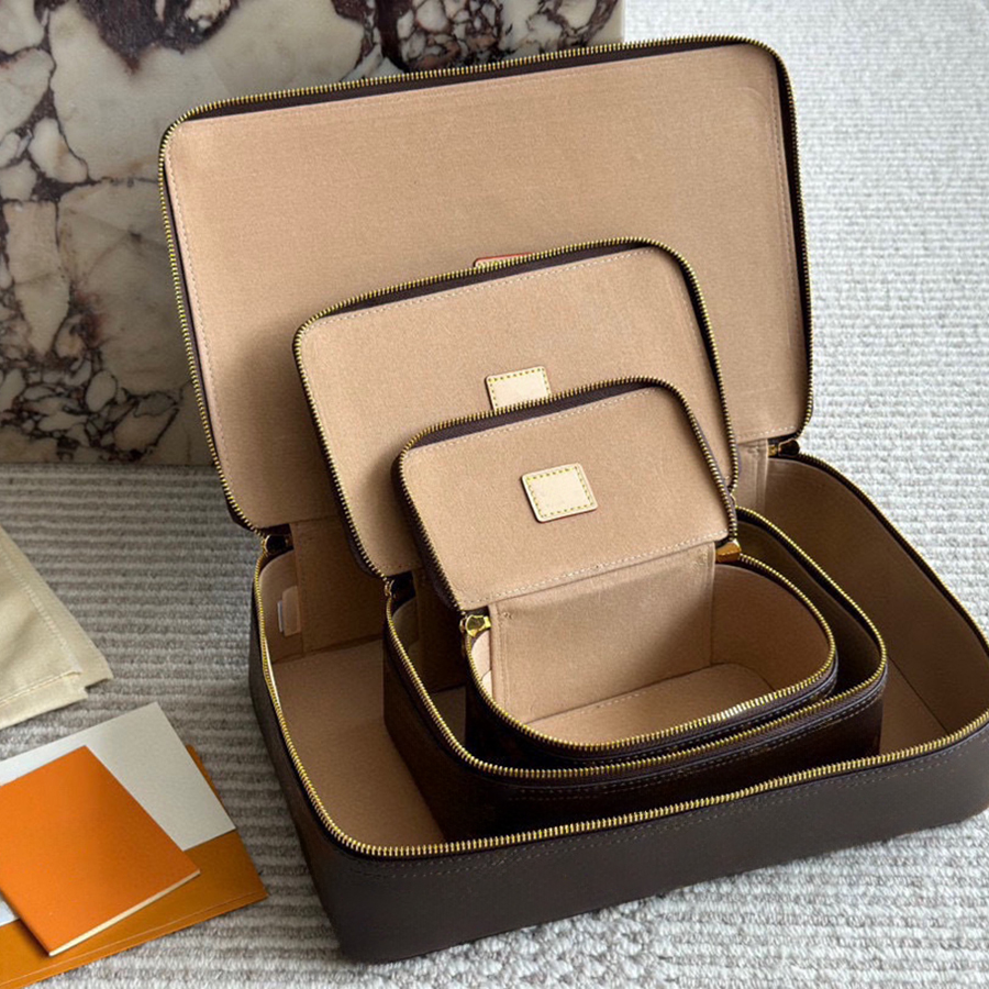 Storage Box Watch Boxs Luxury Designer Monogram Makeup Bag Bracelet Jewelry Box Leather Flower Letters Classic Rarrings Rings Necklaces Watch Case Packaging Boxes