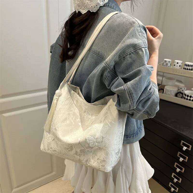 Lace Butterfly Women's Shoulder Bag Large Capacity Ladies Casual Tote Underarm Bags Female Retro Handbags with Tassel Pendant XJ260311