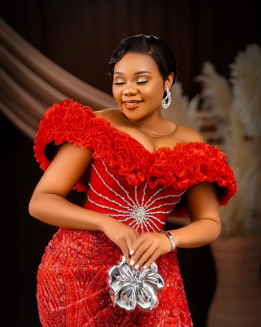 2026 Plus Size Red Prom Evening Dresses Formal Gowns Illusion Beaded Lace Off Shoulder Flora Floor Length Birthday Dress Second Reception Gown AM2890