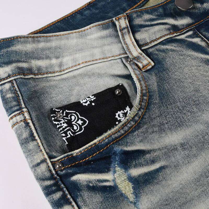 Fashionable new light blue jeans pleats, washed with water, nostalgic perforation patch, men's jeans, high street des Z260225