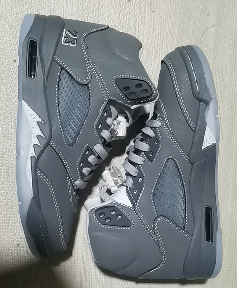 5 Wolf Grey men basketball shoes V women kids trainers Sneakers Top Quality 5s High Cut Retro Suede Upper Non-Slip Outsole Sports Sneakers for Men Women and kids 36-37