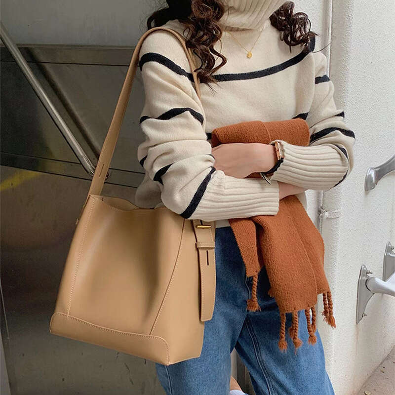 Luxury Shoulder Bags Totes Hobo Genuine Leather Women S New Bucket Tote Versatile Large Capacity Commuter Shoulder Bag Crossbody For SENYY