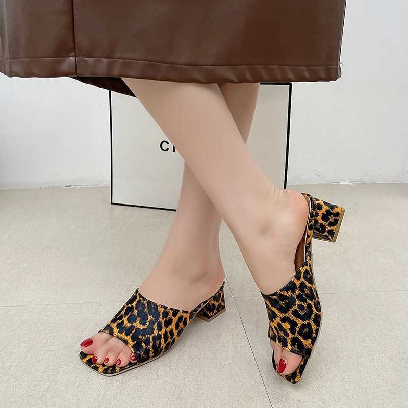 2025 New Summer New Square Toe High-heeled Womens Outside Wear Leopard Print Casual Slides Fashion Chunky Heel Sandals K260311